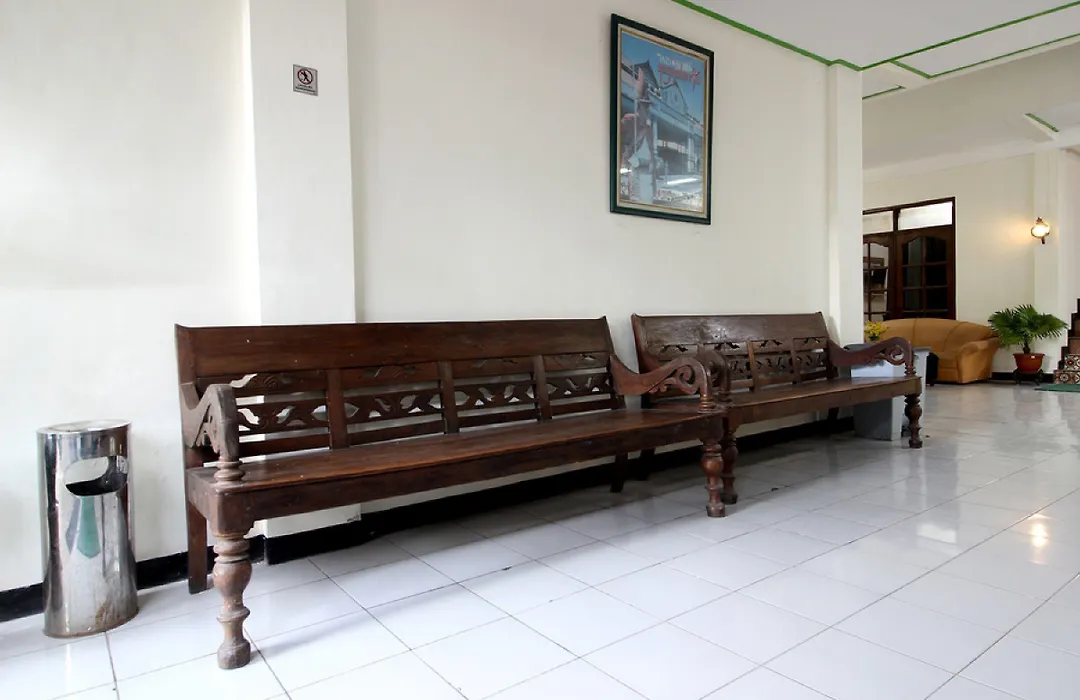 Reddoorz Plus Syariah Near Lempuyangan Station 3-1