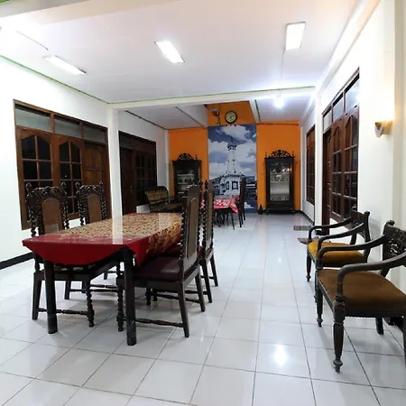 Reddoorz Plus Syariah Near Lempuyangan Station 3-3